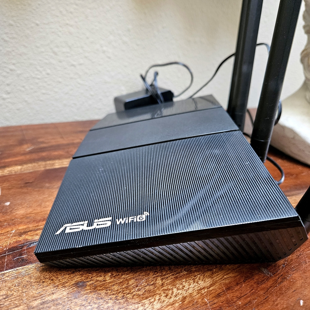 ASUS Black Wireless Router - Picture 6 of 7